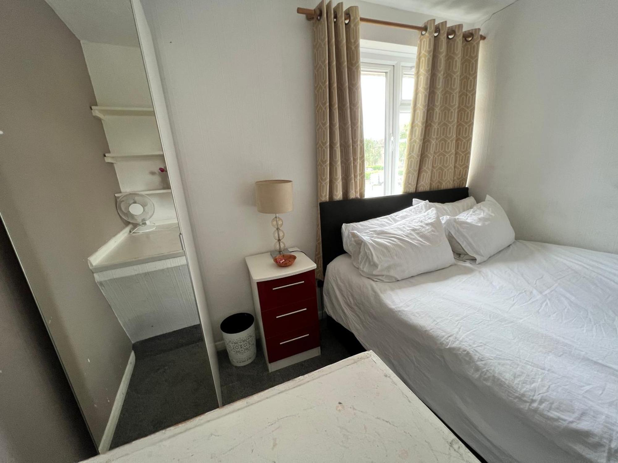 Sm Dreams Unlimited Serviced Accommodation- Stanwell-Staines-Heathrow Buitenkant foto